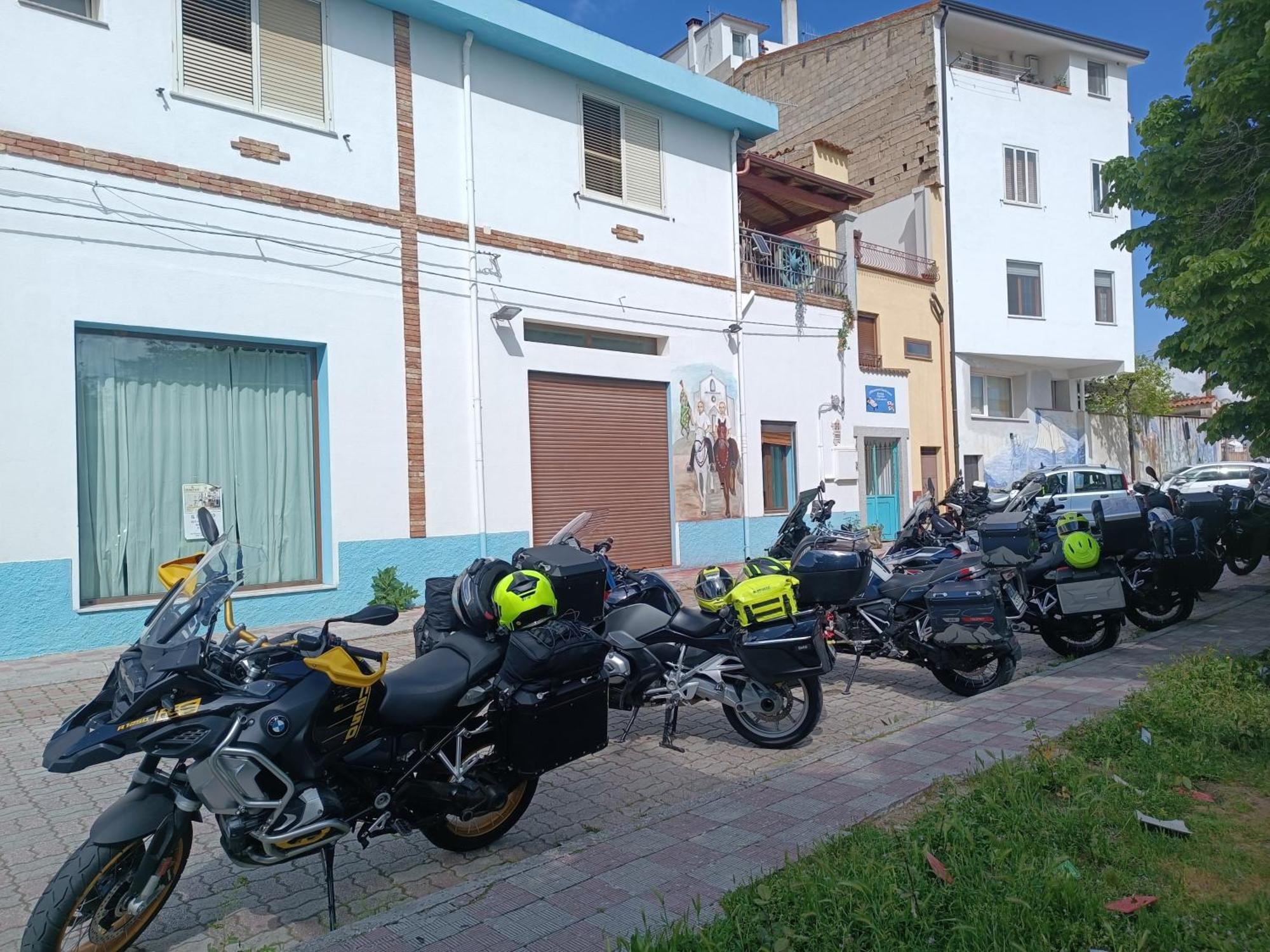 Bed And Breakfast Murales Orgosolo Exterior photo